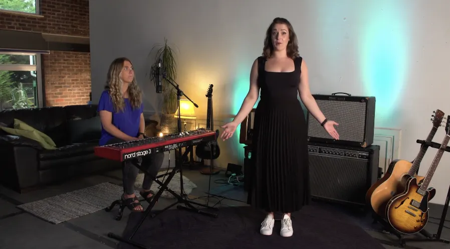 Staff notation showing notes C, D and E with chord symbols for jazz