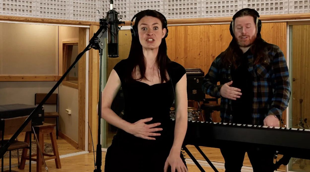 Children singing the 1920s jazz song New Orleans Stomp with vocal warm-ups