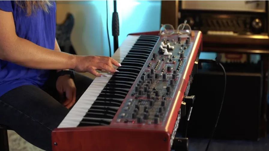 Pupils singing C major and C minor triads and labelling major and minor chords